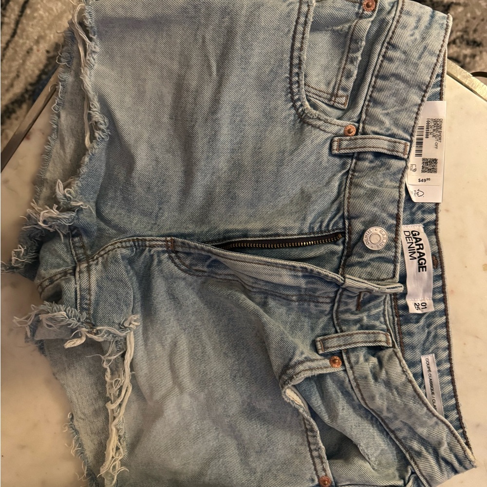✨NWT Garage Denim Frayed Light Blue Jean Shorts✨
Open to reasonable offers 🤍